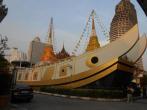 Необычный храм-корабль в Бангкоге