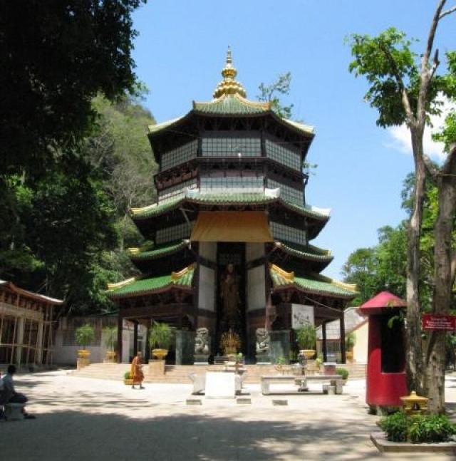 Храм Wat Tham Seua