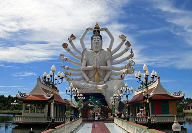 Храм Wat Plai Laem (Ват Плай Лаем) 