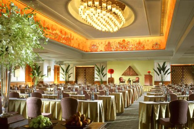Роскошный отель Four Seasons Hotel Bangkok 5*