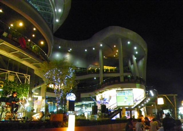 Ресторан будущего в Бангкоке
