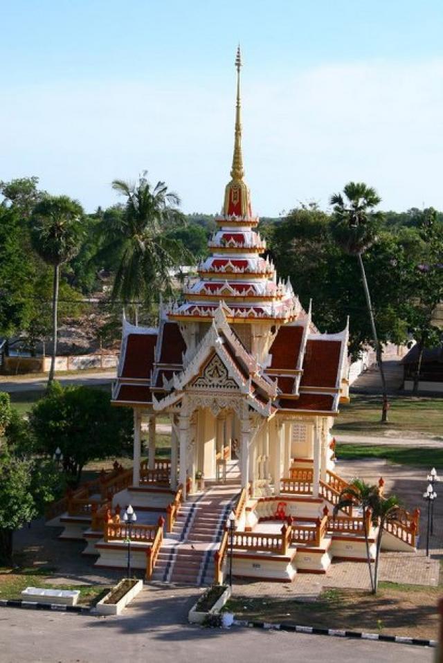Храм Chalong (Wat Chalong)