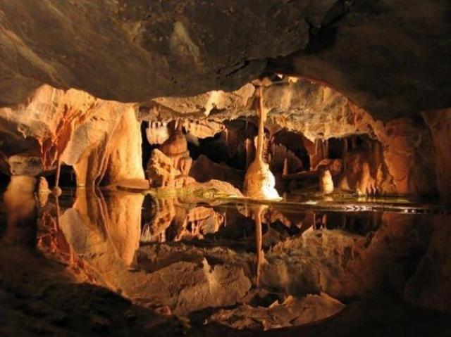 Пещера скелетов в Тайланде