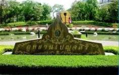 Парк Бенджасири (Benjasiri) в Бангкоке