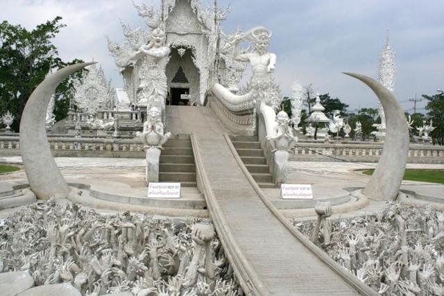Белый храм (Wat Rong Khun) в Чианг Рае 