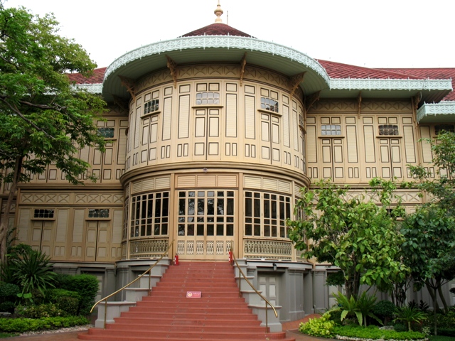 Дворец из дерева Виманмек (Небесный дворец, Wimanmek Palace) 