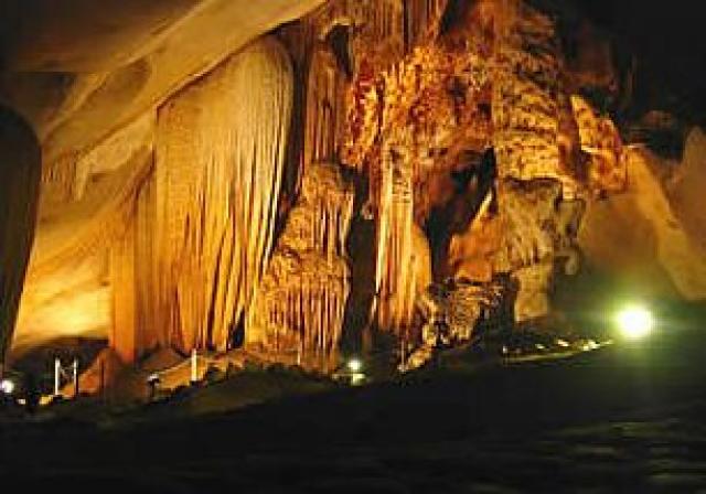 Пещера Каенг и водопад Сай Йок