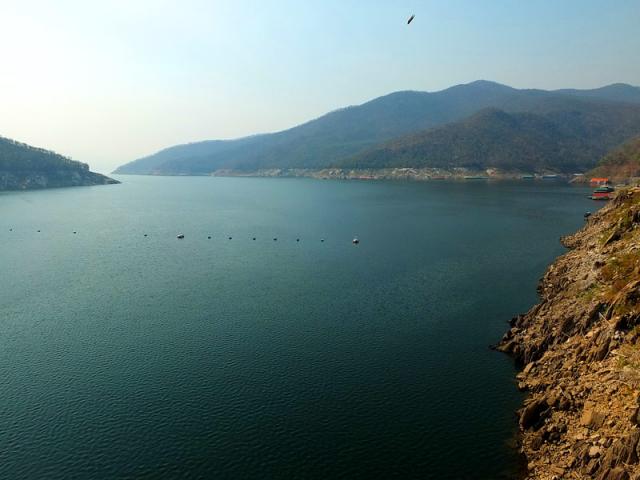 дамба Пхумибол (Bhumibol Dam).