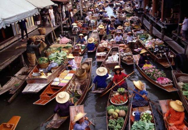 Рынок на воде Дамноен Садуак