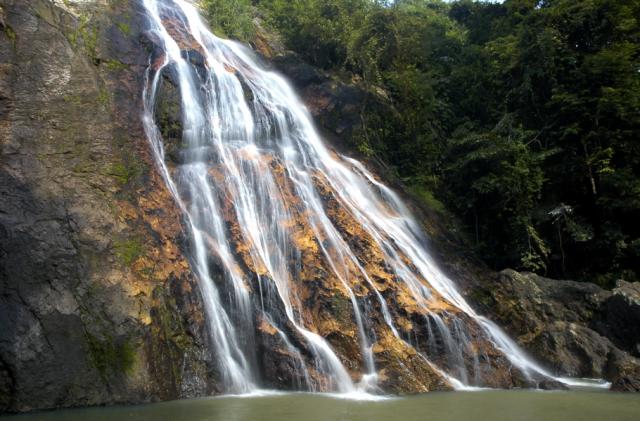 водопадам Namuang 