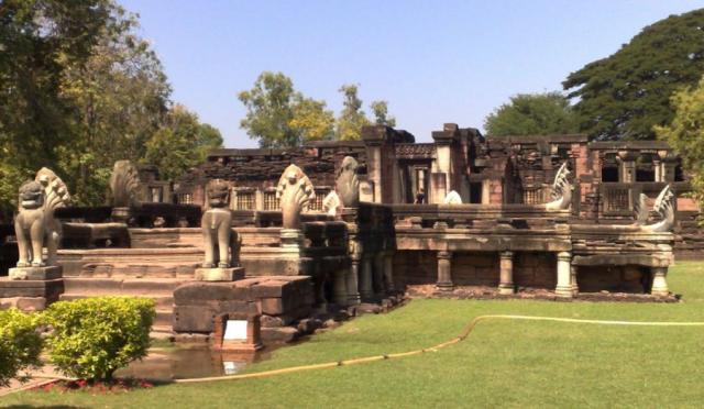 Храмовый комплекс Прасат Хин Пхи Май (Prasat Hin Phi Mai)
