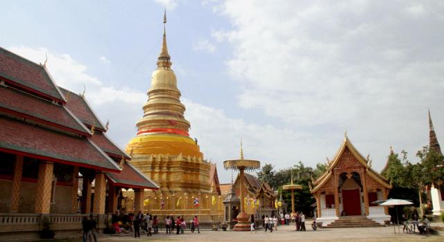 храм Пхра Тхат Харипунчай (Wat Phra That Hariphunchai), 